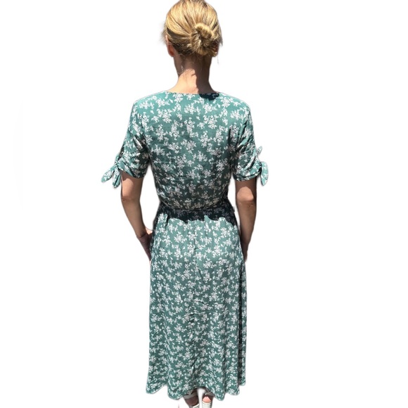 Showpo picking it up wrap maxi dress, teal floral, size small - Picture 3 of 4